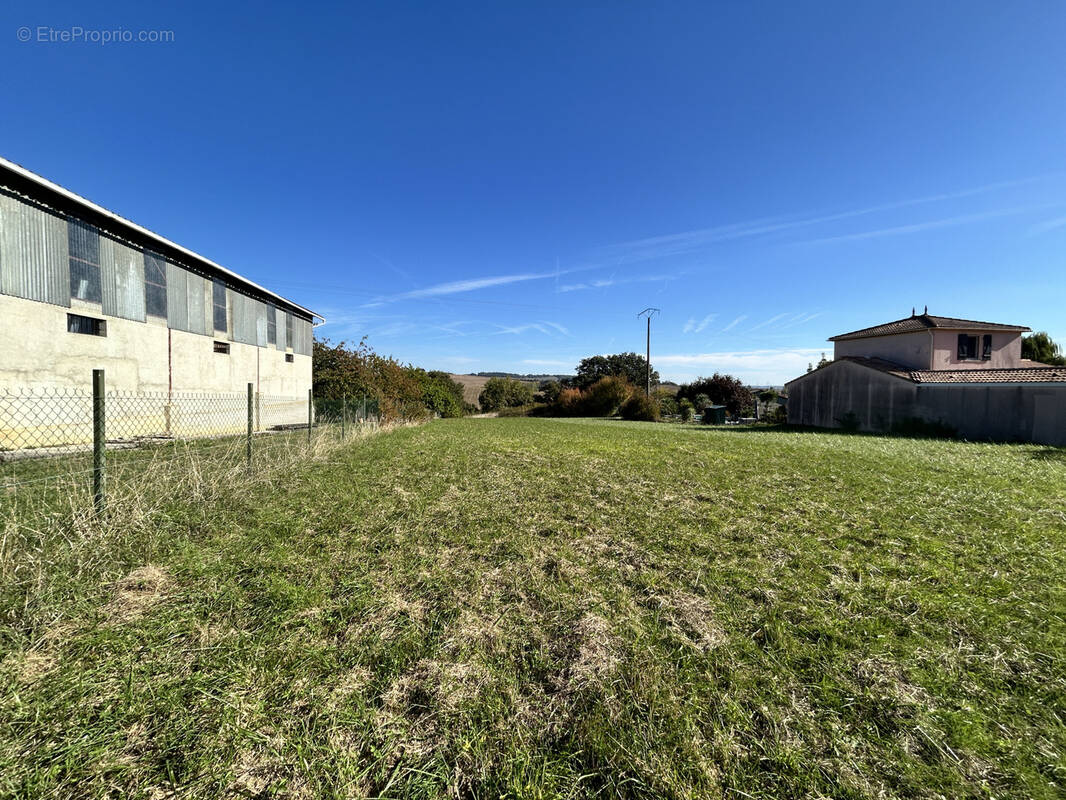 Terrain à BEAUMONT-DE-LOMAGNE