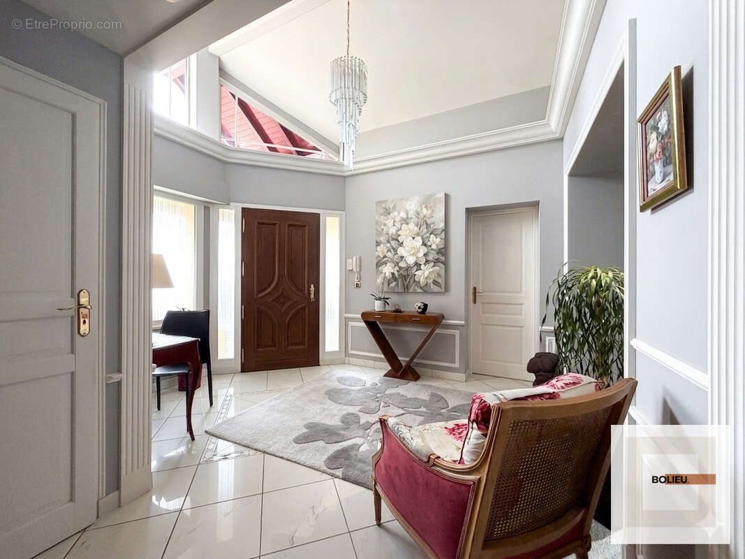 Maison à CRANVES-SALES