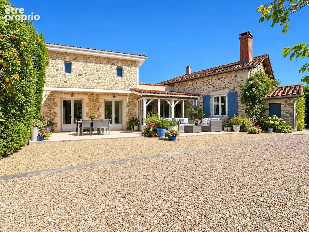 Maison 8 pièces 158 m² à vendre à Bussiere-Badil (24360) - photo 2