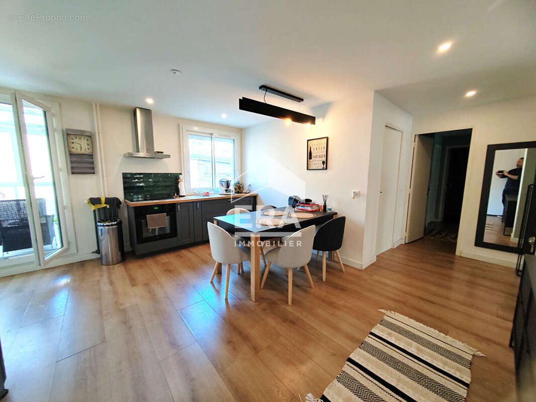 Appartement à MARSEILLE-5E