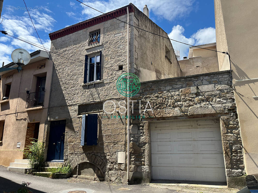 Maison à GENILAC