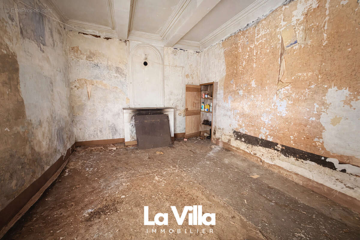 Maison à LAUDUN-L'ARDOISE