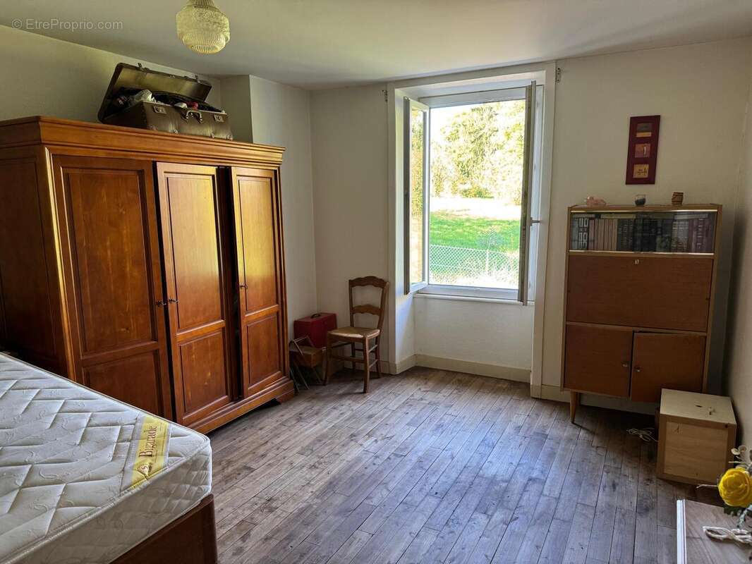 Photo 9 - Maison à LES SALLES-LAVAUGUYON