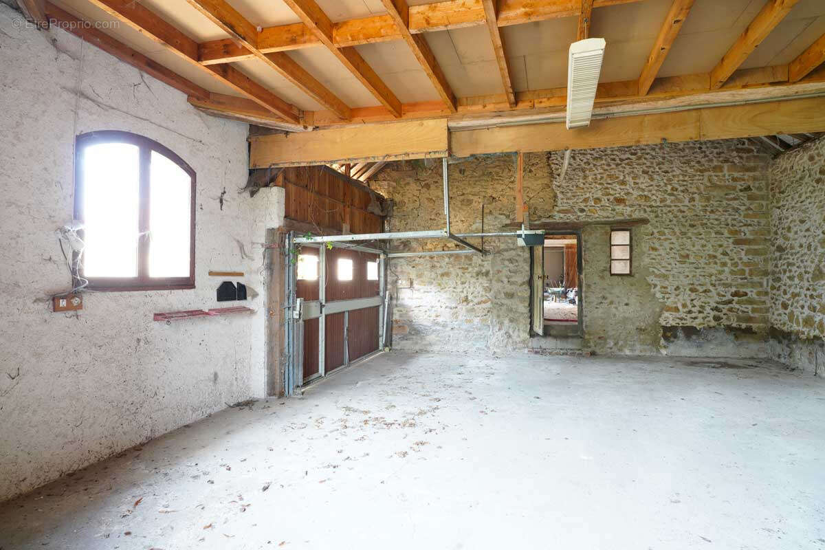 Maison à SAINT-MAURICE-MONTCOURONNE