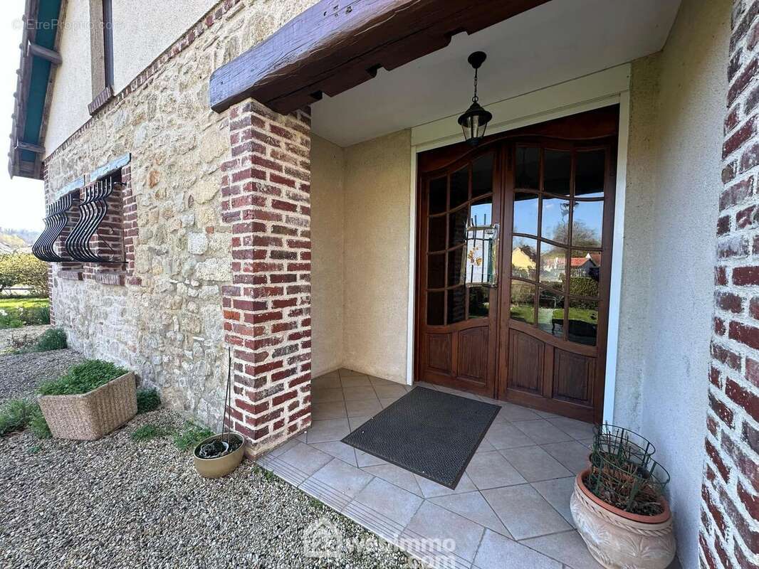 Découvrons l&#039;intérieur - Maison à BRUYERES-ET-MONTBERAULT