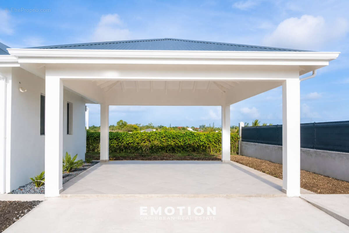 Villa contemporaine neuve T4   120 m2 habitables   Saint-François - photo 11