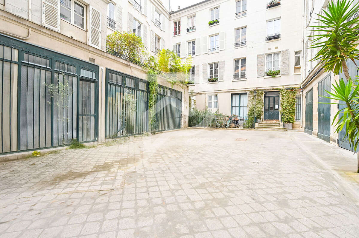 Appartement à PARIS-7E