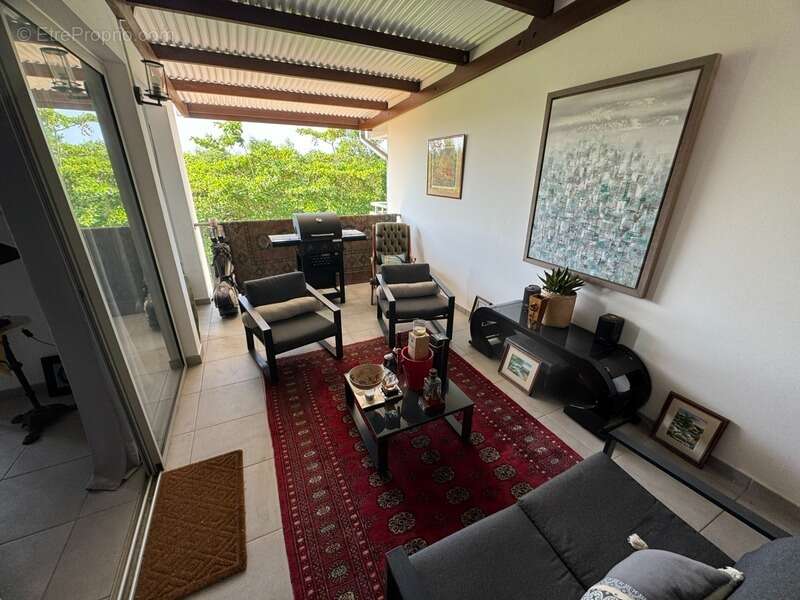 Coup de coeur pour ce splendide T2 de 81 M2 dont 52m2 habitable, à CAYENNE vue océan - photo 5