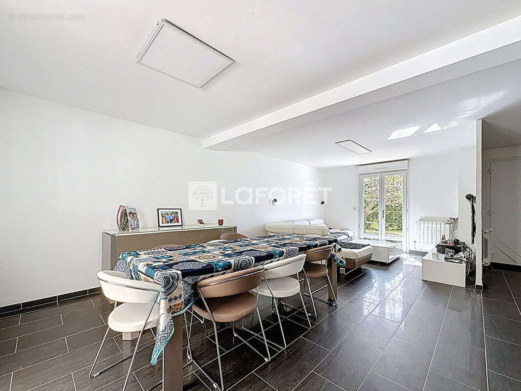 Maison à SAVIGNY-LE-TEMPLE