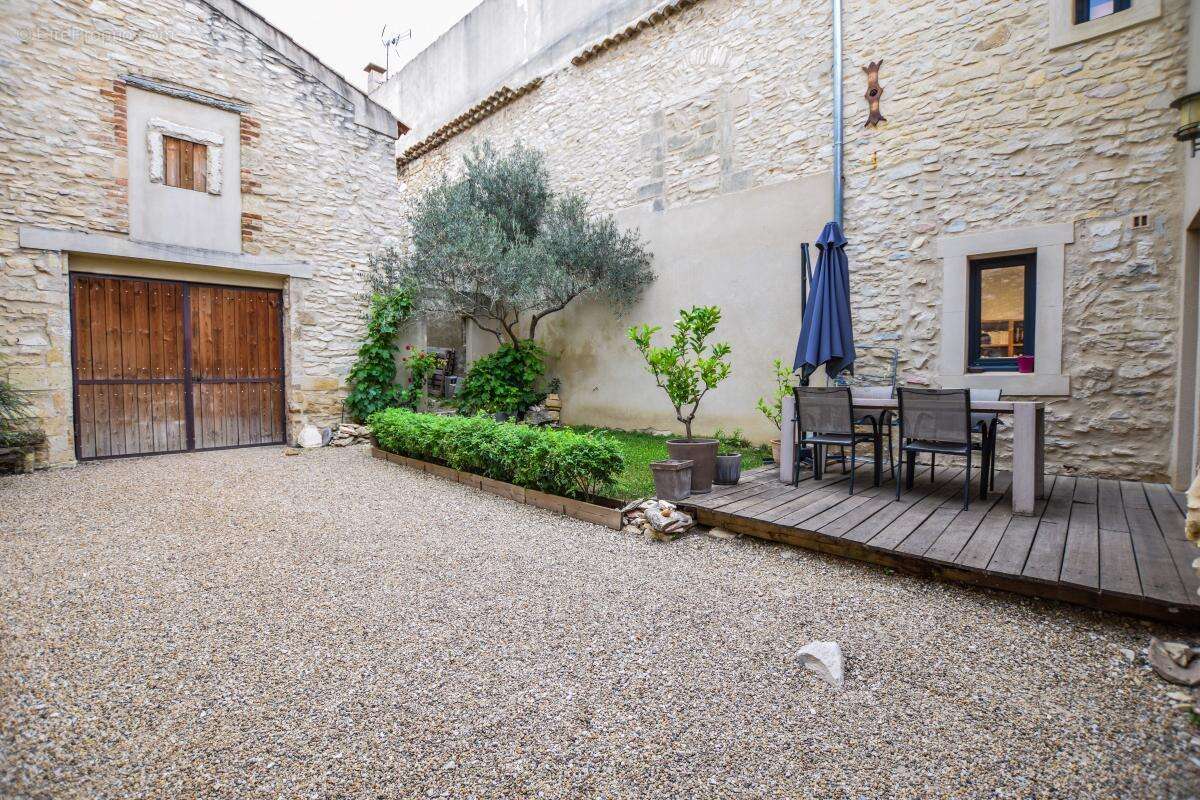 Maison de village en pierre avec cour intimiste à Tavel, en parfait état - photo 3