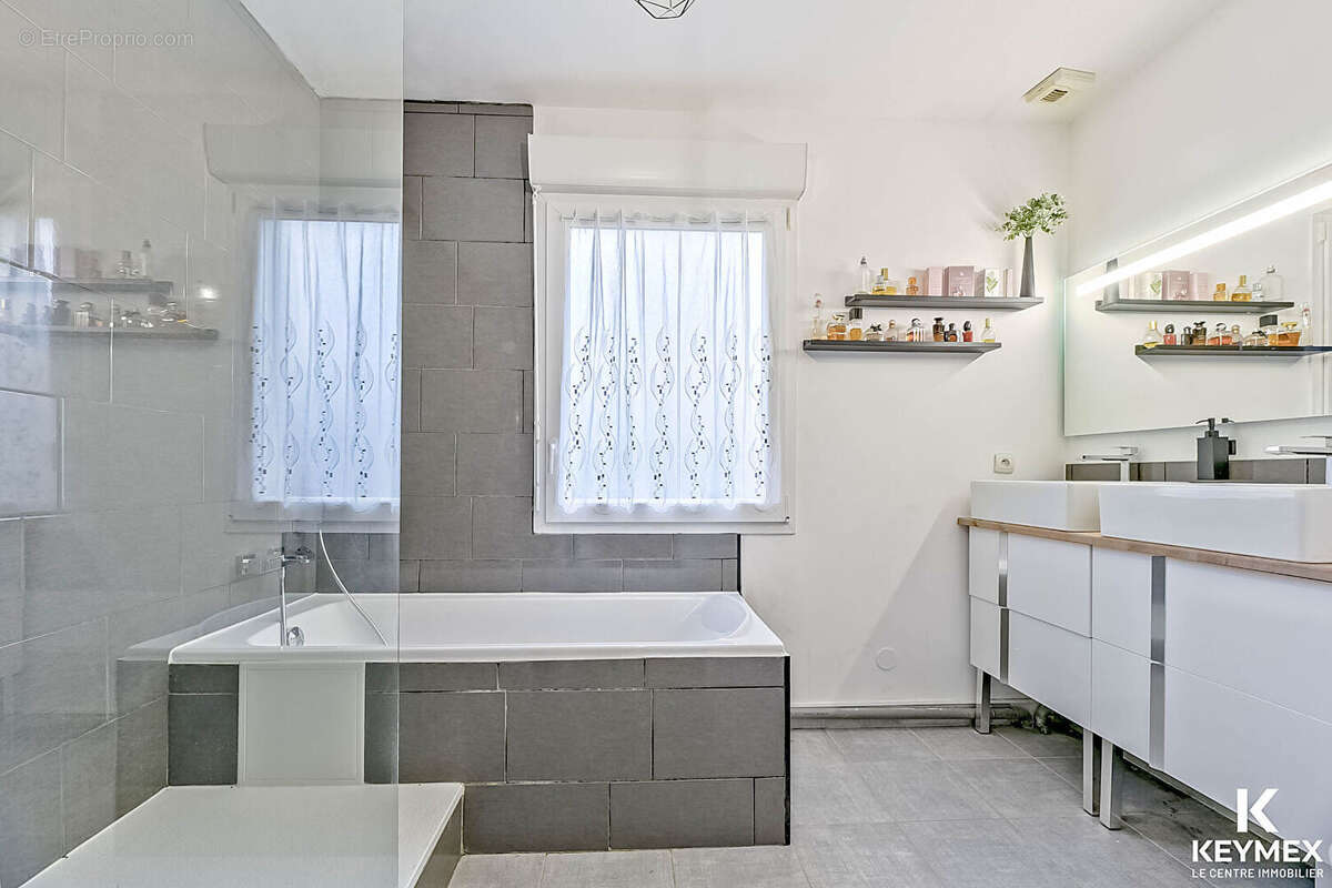 Maison à SAINTE-GENEVIEVE