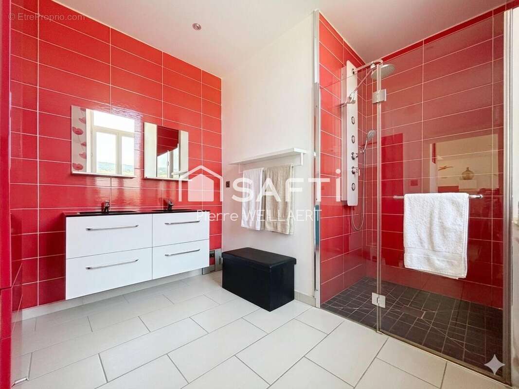 Maison 240 m² à Gluiras  - photo 6
