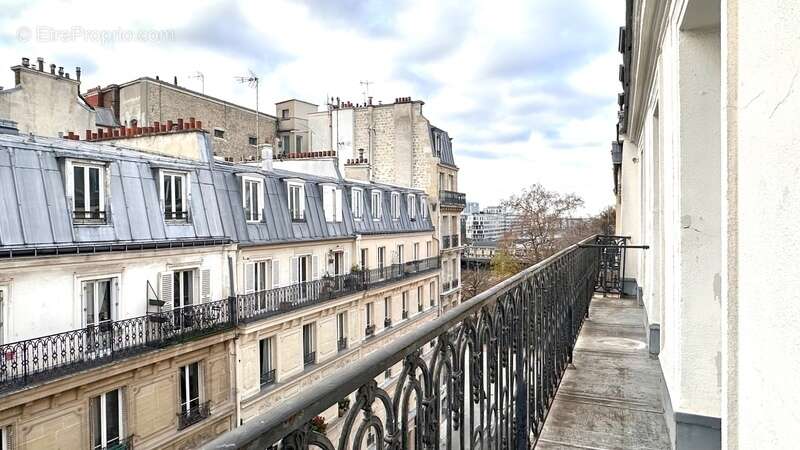 Appartement à PARIS-17E