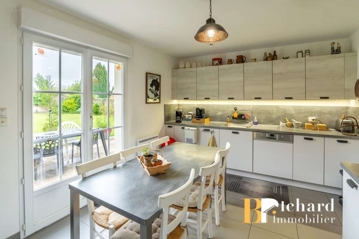 Entre Laon et Marle – Pavillon récent avec loft, atelier et jardin clos - photo 4