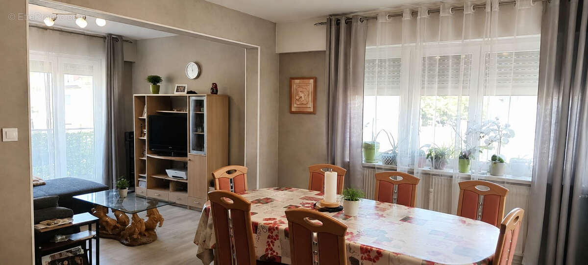 Sarreguemines - T3 lumineux avec 2 balcons, garage et cave - photo 3