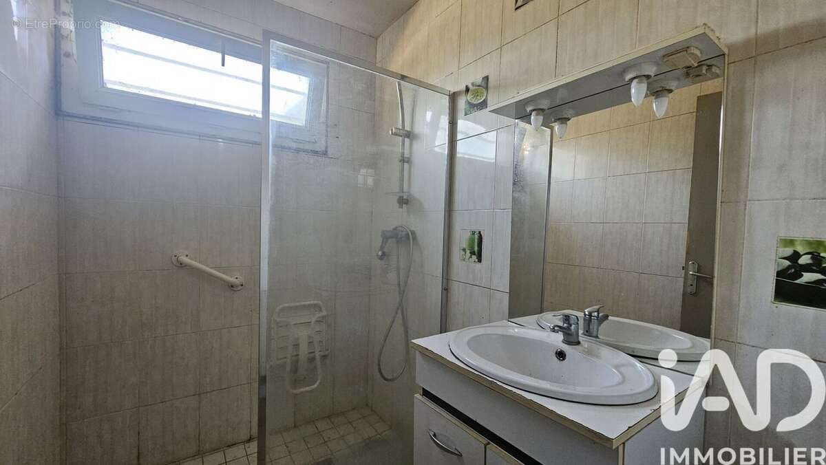 Photo 3 - Maison à LES ADJOTS