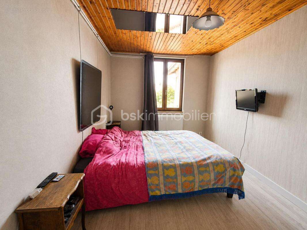 Corps de ferme de 210 m² avec appartement indépendant et plus de 440 m² de dépendances - photo 23