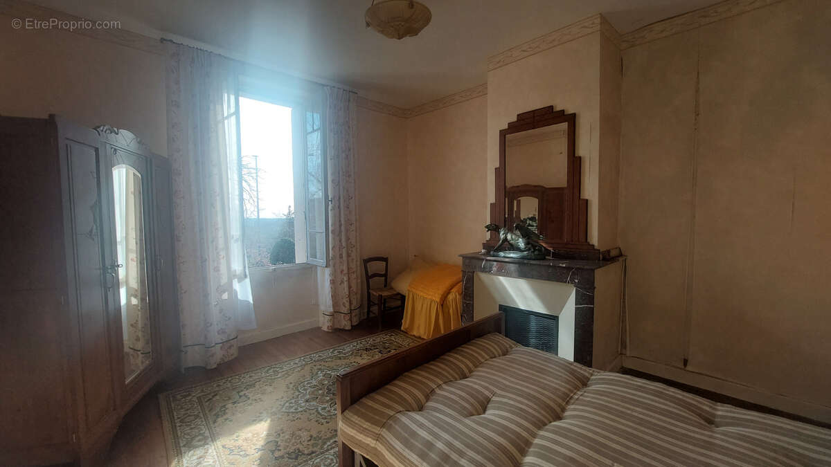 Maison à CAHUZAC-SUR-VERE