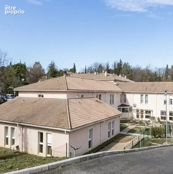 Appartement à BAGNOLS-EN-FORET