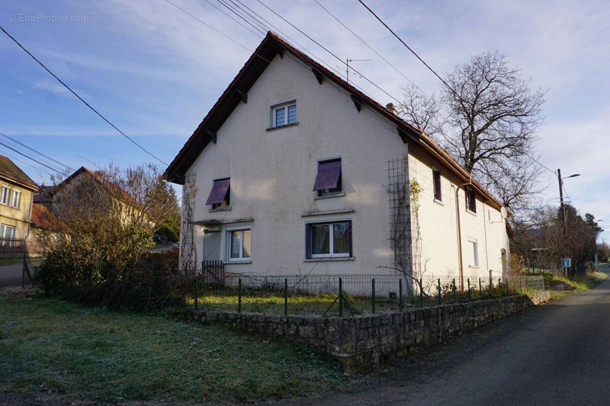 Maison à MONTECHEROUX