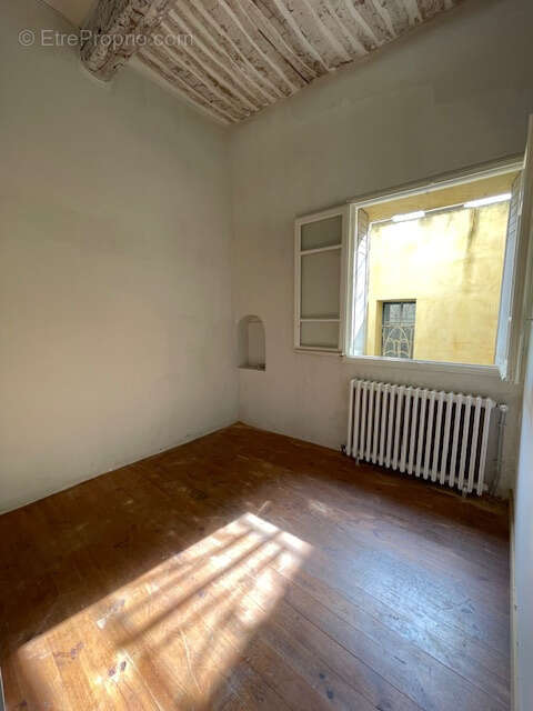 34120 Pézenas immeuble 3 appartements et 3 studios 1 terrasse 2 caves 1 patio - photo 11