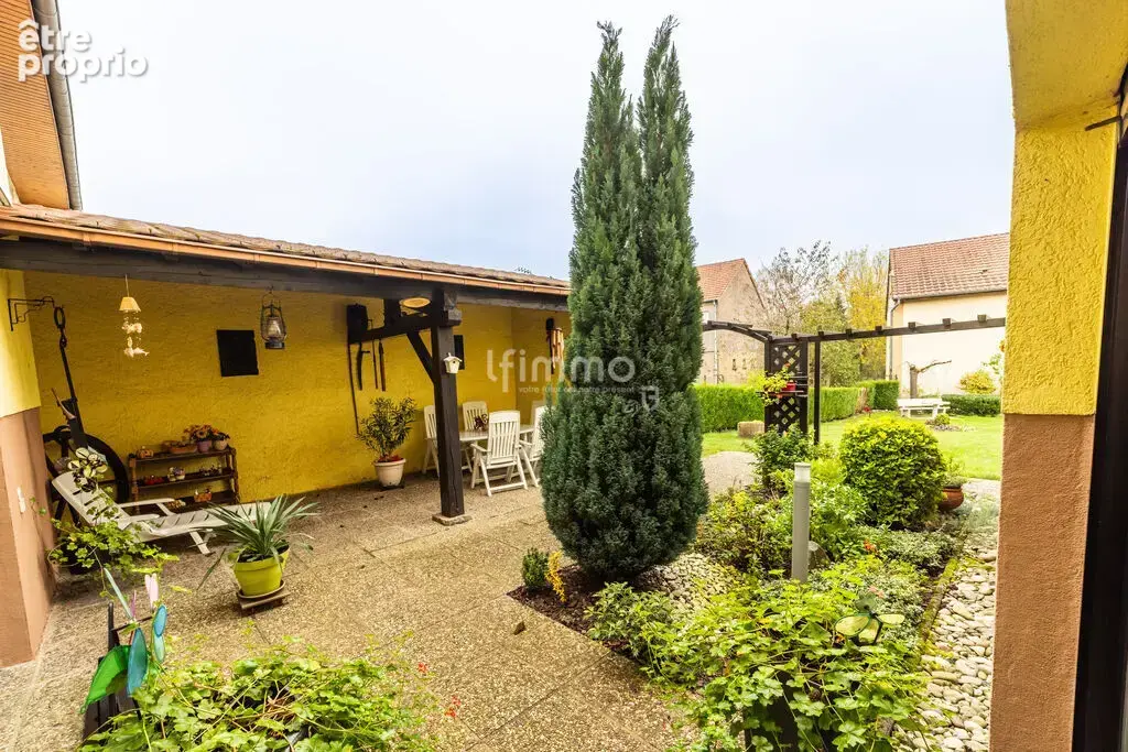 Maison, dotée de grands volumes, avec un fort cachet - photo 14