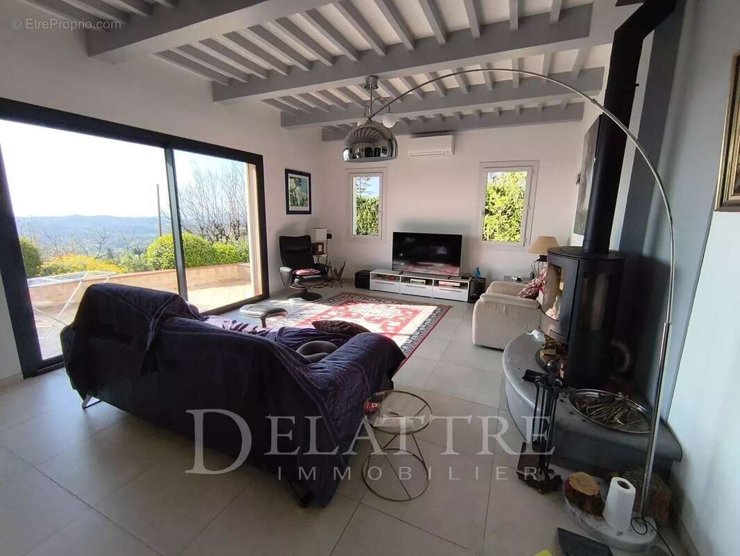 Maison à CHATEAUNEUF-GRASSE