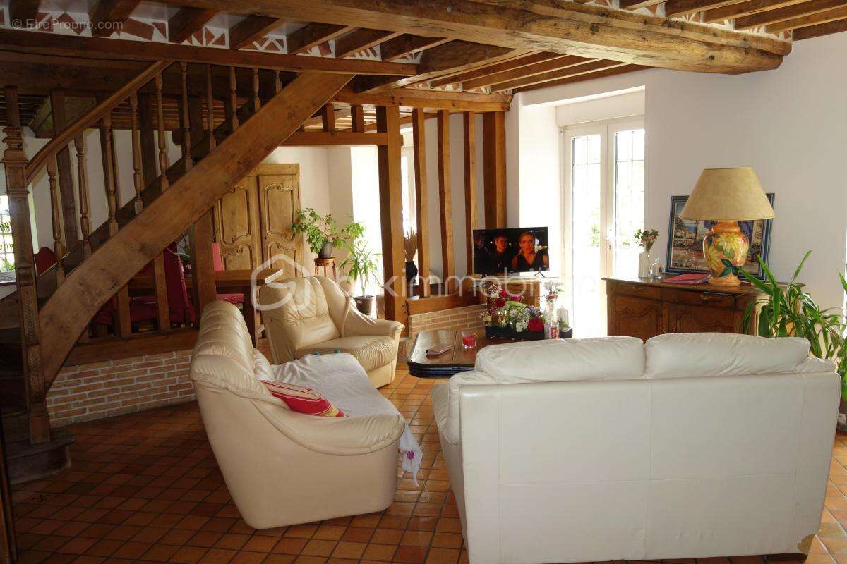 Magnifique longère en pierres sur un terrain arboré de 1801 m2 - photo 3