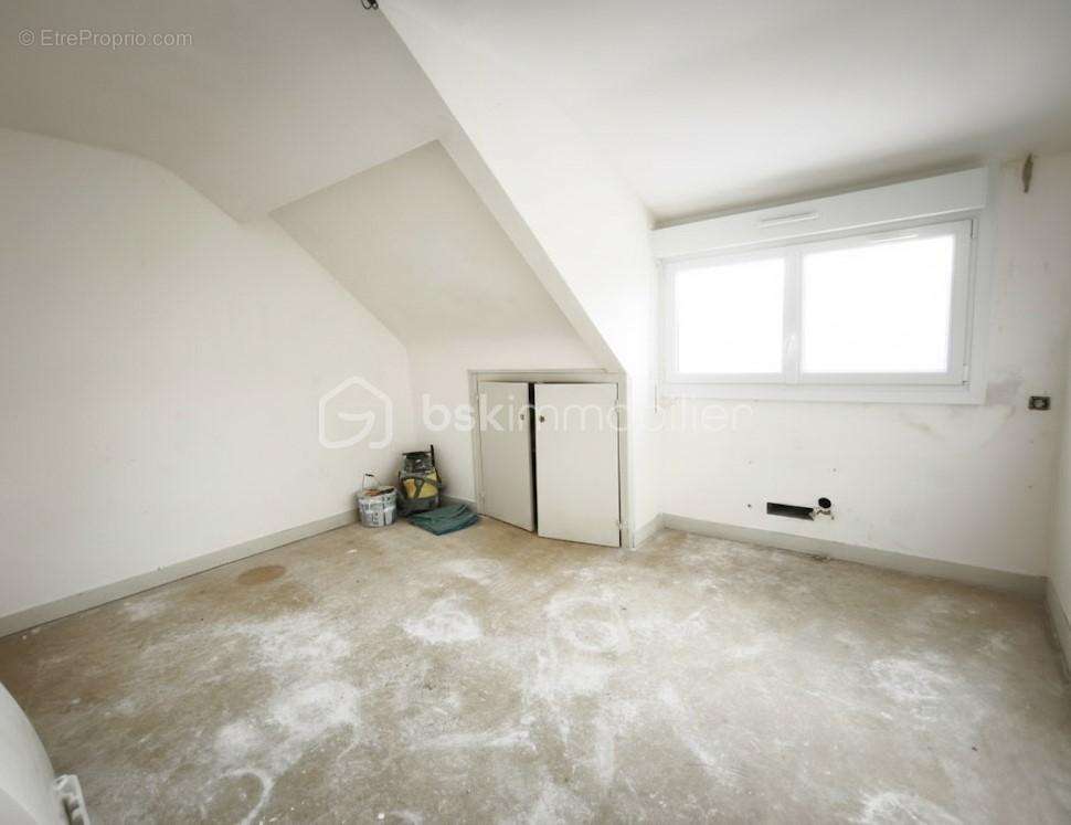 Maison à AMBRIERES-LES-VALLEES