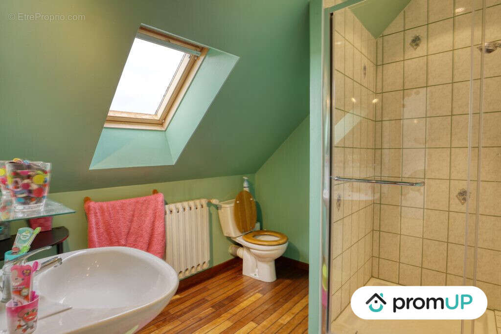 Maison à MONTREUIL-POULAY