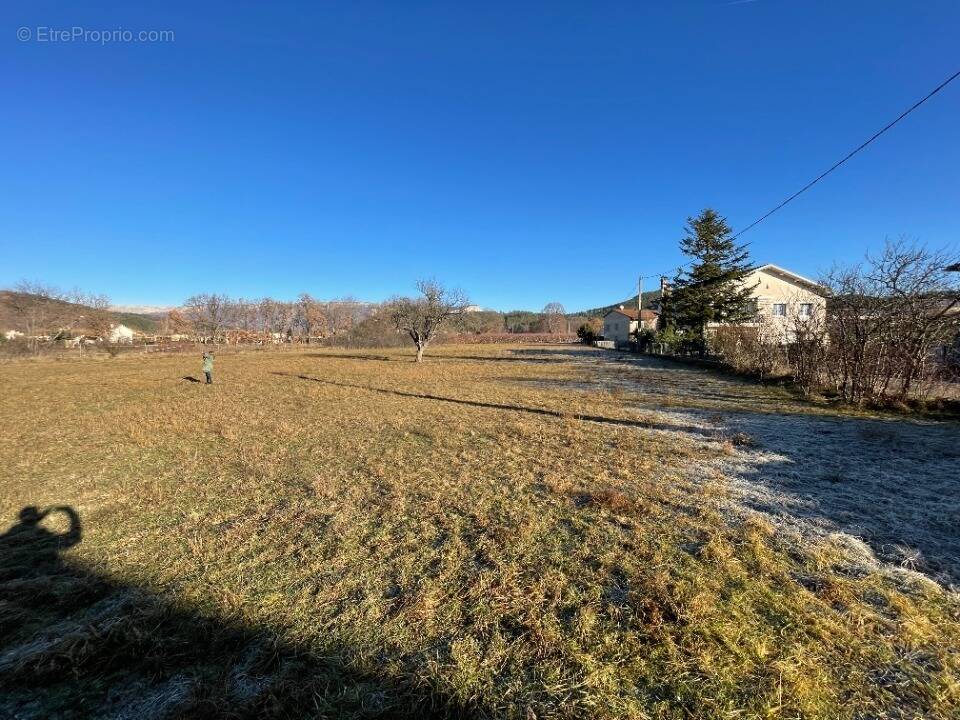 Terrain à LARAGNE-MONTEGLIN
