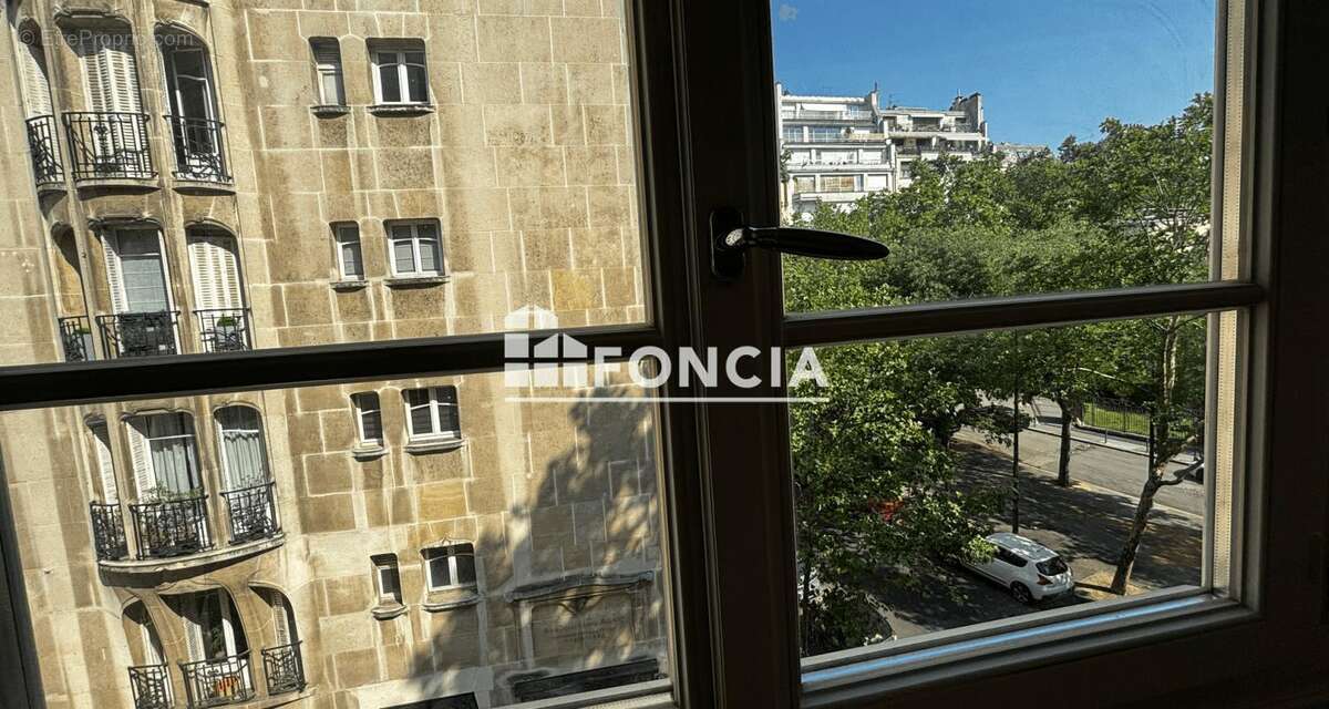 Appartement à PARIS-16E