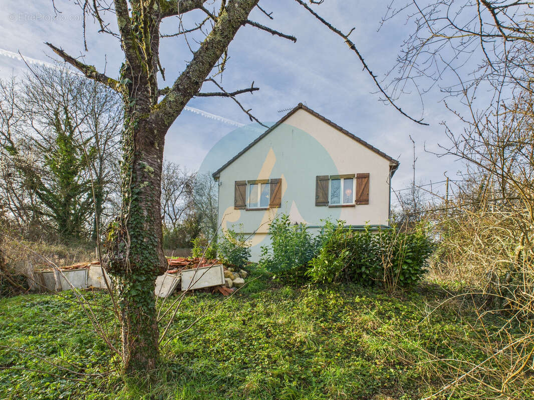 Maison à FAVERELLES