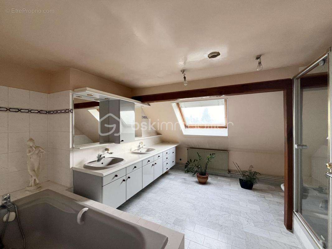 Maison à SAINT-PIERRE-DES-FLEURS