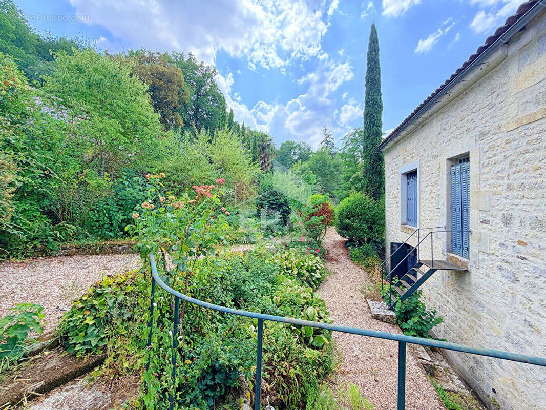 Demeure 260m² à mouthiers-sur-boëme - photo 3
