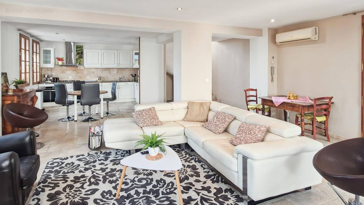 Maison à LES ANGLES