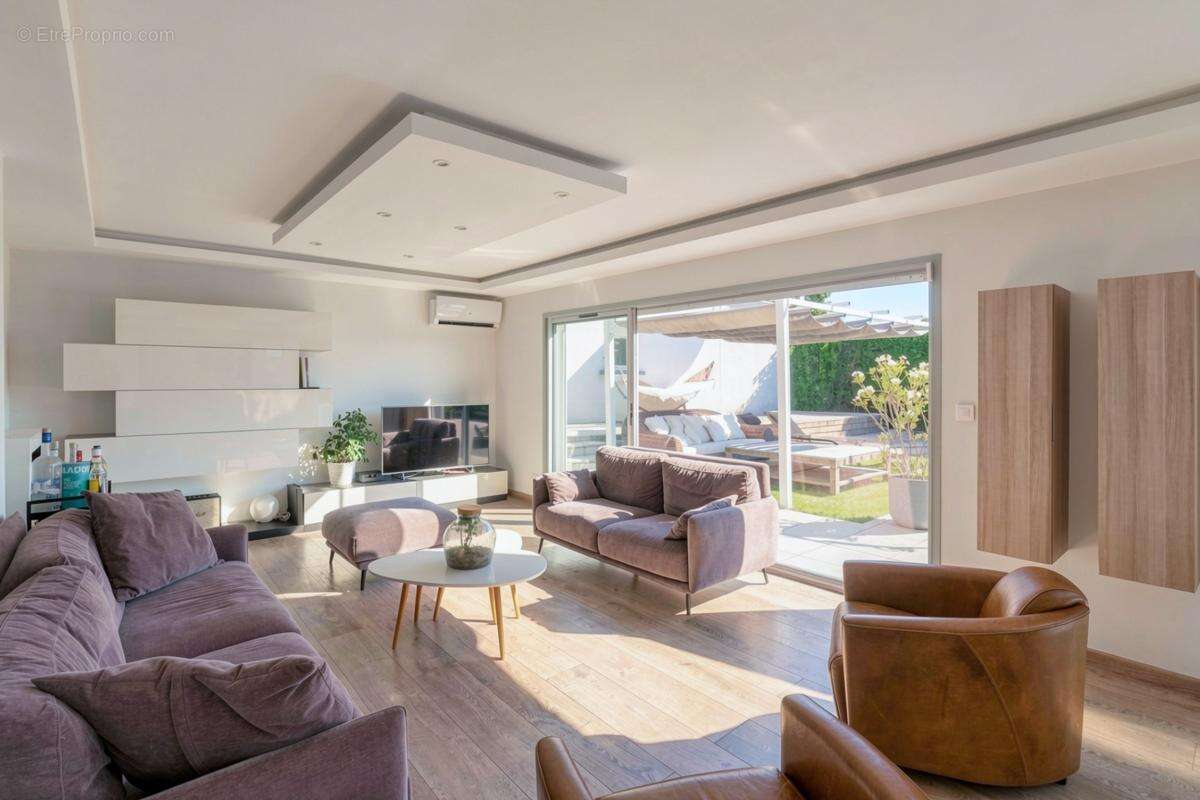 Maison 285 m² à Corbas  - photo 10