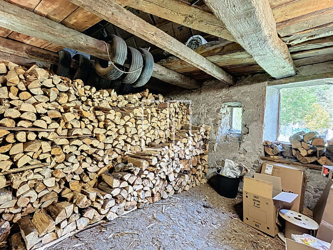 Maison à MEOLANS-REVEL