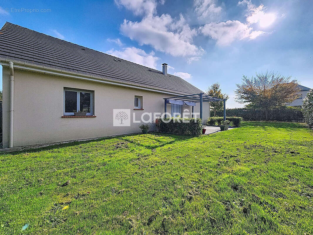 Maison à SAINT-PIERRE-DES-FLEURS