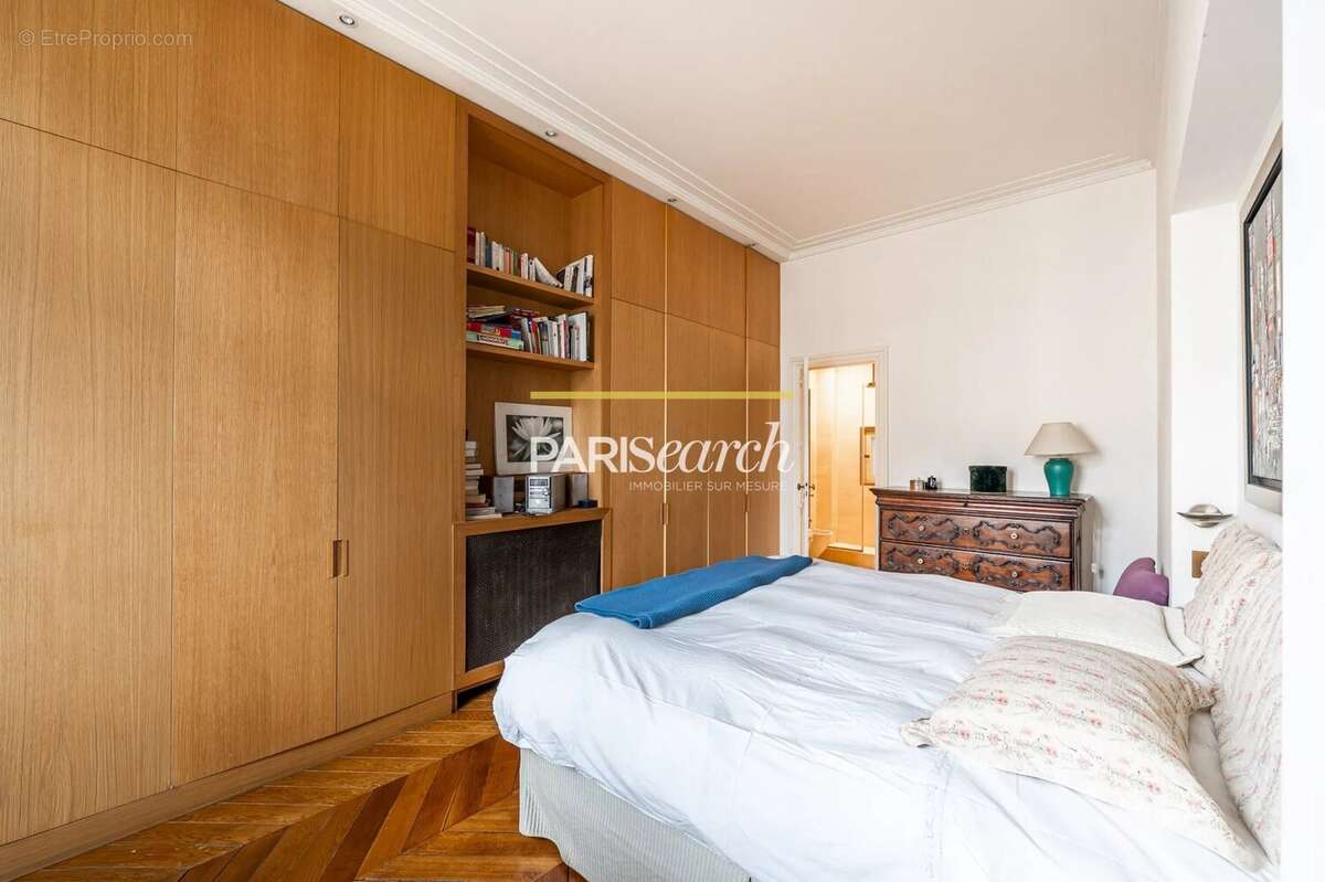 Appartement à PARIS-8E