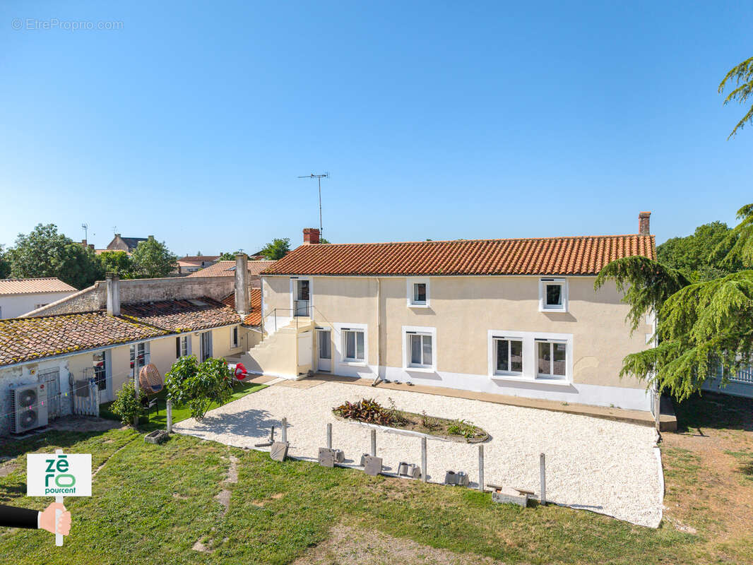 Maison à LES MAGNILS-REIGNIERS