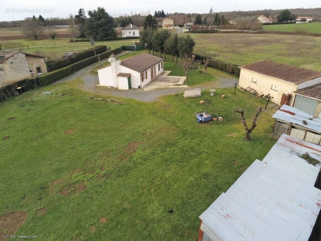 Maison à RUFFEC
