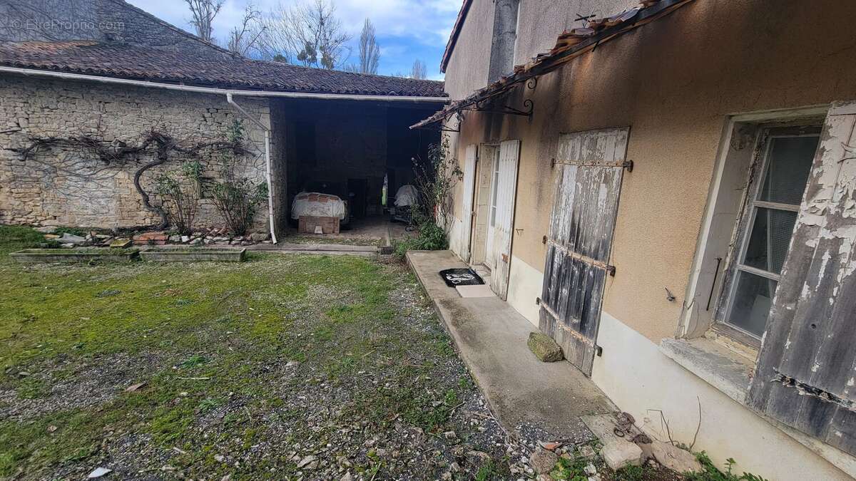 Maison de village à rénover avec dépendances - photo 14