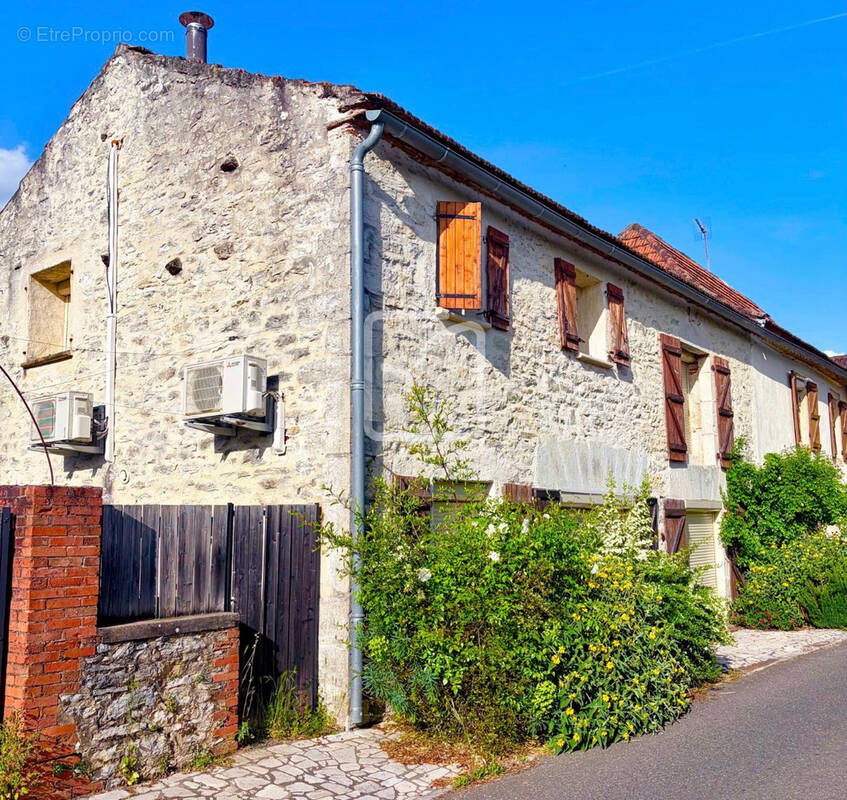 Maison à MERCUES