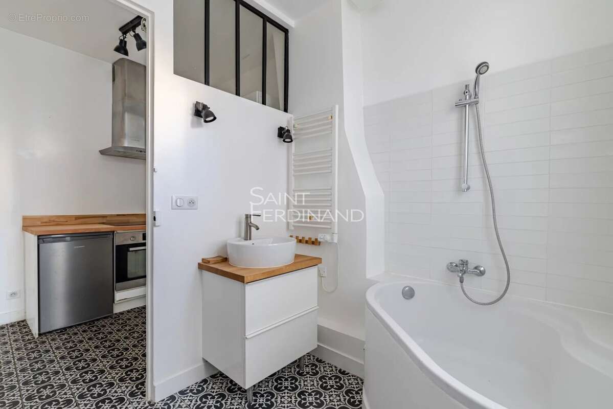 Appartement à PARIS-17E