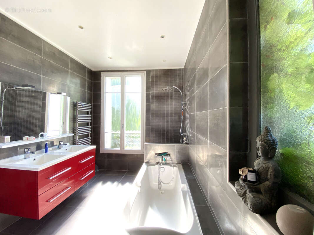 Maison à CHENNEVIERES-SUR-MARNE