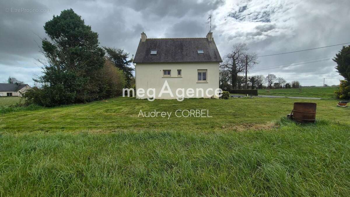Maison à TREGOMEUR