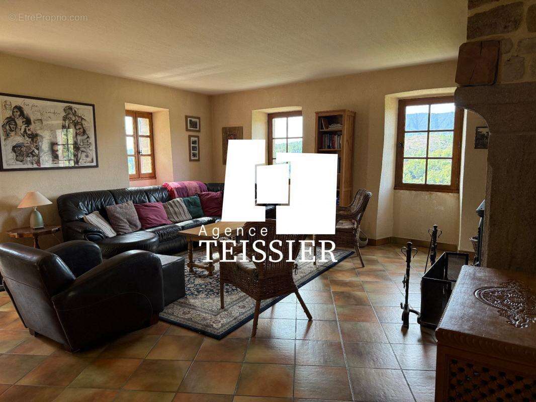 Maison à SAINT-PIERRE-SAINT-JEAN