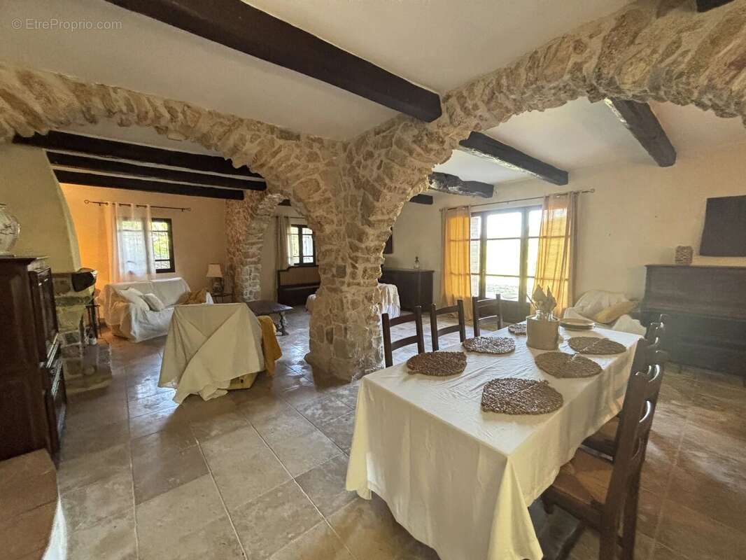 Maison à CHATEAUDOUBLE