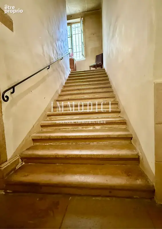 Demeure de caractère du XVIIᵉ siècle de 340 m2 avec cour et beau potentiel - photo 18